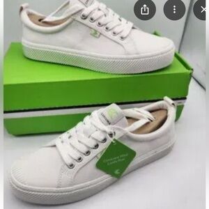 Cariuma OCA Low Casual Sneakers